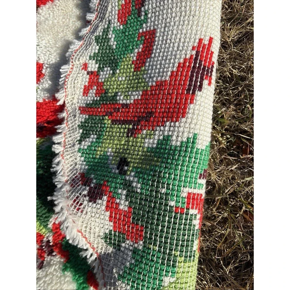 WonderArt 4591 Cardinal BIRD Latch Hook Tree Skirt Xmas FINISHED Holiday 33”
